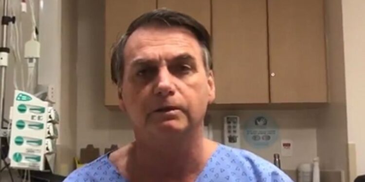 Bolsonaro não precisa de cirurgia, mas segue sem previsão de alta, diz hospital. 45 Bolsonaro não precisa de cirurgia, mas segue sem previsão de alta, diz hospital.
