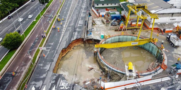 Liberada para circulação, pista central da Marginal do Tietê registra lentidão nesta 6ª feira
