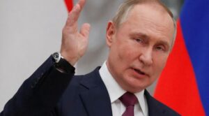 Guerra faz UEFA transferir final da Champions da Rússia para a França 46 tagreuters.com2022binary LYNXMPEI101YT FILEDIMAGE