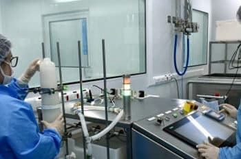 Covid-19: Fiocruz aprova primeiro lote de vacina 100% brasileira