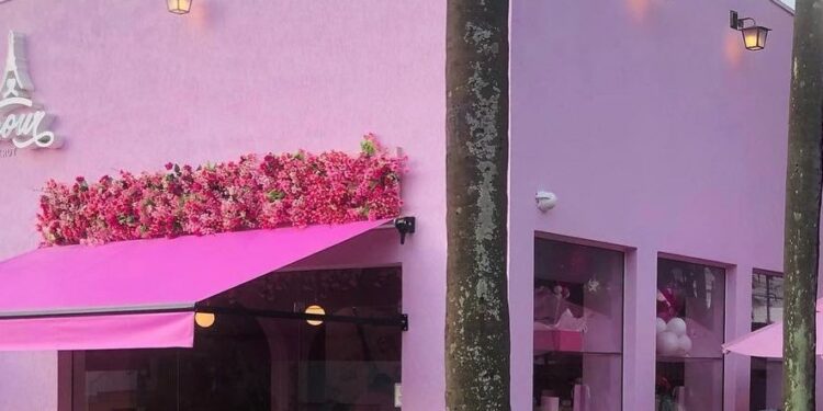 Com visual pink e estilo moderno, L’amour Bistrot faz sucesso na Califórnia Brasileira