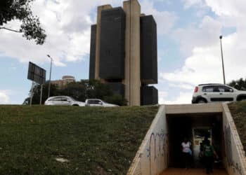 Projeção do mercado para Selic em 2022 chega a 13% com nova alta em expectativas de inflação