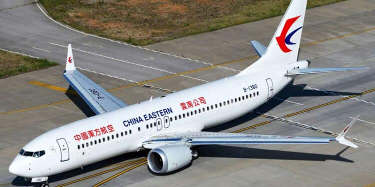 Caixa-preta de avião que caiu na China é encontrada por equipes de resgate