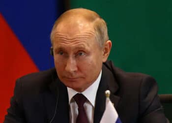 Putin diz que Rússia não aceitará vender petróleo e gás em dólar e euro