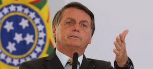 Bolsonaro cobra da Petrobras reducao no preco do combustivel apos queda do valor do petroleo e1647437206359