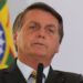 Bolsonaro cobra da Petrobras redução no preço do combustível após queda do valor do petróleo