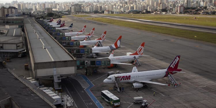 Aeroporto de Congonhas ganha tecnologia que evita que aeronaves escapem da pista 45 Aeroporto de Congonhas ganha tecnologia que evita que aeronaves escapem da pista