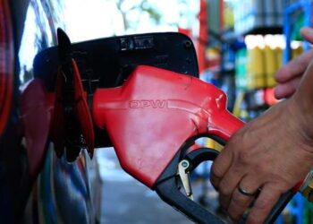 Queda de braço no governo tumultua decisão sobre preço de combustíveis