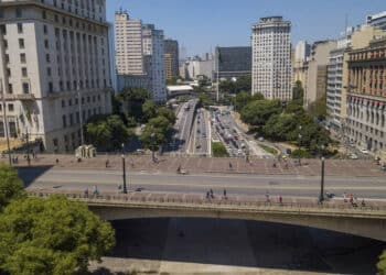 Mais da metade dos moradores das cidades de SP e Rio quer se mudar, aponta Datafolha