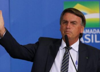 Bolsonaro intensifica ofensiva contra o STF