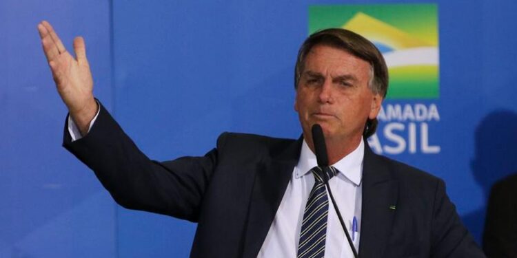 Bolsonaro intensifica ofensiva contra o STF