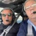 Um avião de pequeno porte com três brasileiros a bordo desapareceu após decolar de El Calafate, na região gelada da Patagônia, sul da Argentina, no fim da tarde desta quarta-feira, 6. Os ocupantes, o empresário Antonio Carlos Castro Ramos, o advogado Mário Pinho e o médico Gian Carlos Nercolini, tinham participado de um show aéreo em Comodoro Rivadavia, na Província de Chubut, a 1,7 mil quilômetros de Buenos Aires. O avião deveria pousar em Trelew, na mesma região, mas não chegou a esse destino.  Mário Pinho (à esq.), Antonio Carlos (à dir.) e Gian Carlos (ao fundo) ocupavam aeronave que está desaparecida © Instagram Mário Pinho (à esq.), Antonio Carlos (à dir.) e Gian Carlos (ao fundo) ocupavam aeronave que está desaparecida A Defesa Civil da região mobilizou equipes e as buscas continuavam na manhã desta quinta-feira, 7. Conforme a Defesa Civil argentina, quando houve a perda de contato com a aeronave, chovia com bastante intensidade na região, mas isso não chegava a ser impedimento para o voo. O avião sobrevoava uma região entre o mar e a costa. O último contato foi registrado no Centro de Controle da Área Comodoro Rivadavia (ACC). Após várias tentativas de comunicação com a tripulação, o órgão comunicou o alerta ao Serviço de Busca e Salvamento.   Video: Avião cai em rodovia nos EUA e deixa dois feridos (KameraOne)  Reproduzir Current Time 0:00 / Duration 0:48 Ativar som 0 HQ SubtitlesEcrã Inteiro Avião cai em rodovia nos EUA e deixa dois feridos Clique para expandir As buscas foram iniciadas mesmo com condições meteorológicas desfavoráveis pela Prefeitura Naval Argentina, que mobilizou o destacamento marítimo da Guarda Costeira para procurar vestígios no mar. A Força Aérea Argentina e a Defesa Civil de Chubut mobilizaram aeronaves e equipes para as buscas terrestres. Interrompidas durante a noite, as buscas foram retomadas na manhã desta quinta. Havia esperança de que, devido à falta de condições ideais de navegabilidade, o avião pudesse ter pousado em alguma pista de pouso da região.  Conforme a Agência Nacional de Aviação Civil brasileira, o avião de prefixo PP-ZRT, modelo RV-10 não estava apto a voar por instrumentos, apenas com o campo visual. A região de Chubut estava em alerta amarelo emitido pelo Serviço Meteorológico Nacional da Argentina, devido às condições climáticas, com previsão de chuvas fortes combinadas com rajadas de vento. A aeronave, fabricada em 2016, está registrada em nome de Antonio Carlos de Castro Ramos e se encontra em situação normal de operação.  O empresário é dono de uma construtora em Florianópolis (SC). Seu avô, Celso Ramos, foi governador de Santa Catarina entre 1961 e 1966. Familiares disseram que os três ocupantes da aeronave são amigos de longa data, têm seus próprios aviões e são pilotos experientes.  O Ministério das Relações Exteriores, por meio do Consulado-Geral em Buenos Aires, acompanha o caso e está em coordenação com a Empresa de Navegação Aérea da Argentina (Eana). “As buscas estão em curso”, informou.  Equipamento de urgência não foi acionado Um equipamento de salvaguarda que auxilia no resgate de aviões em casos de acidentes não chegou a ser acionado pelos ocupantes do avião desaparecido desde o fim da tarde de quarta-feira, 7, com três brasileiros a bordo. O aparelho, conhecido pela sigla ELT, é um localizados de emergência acionado automaticamente quando acontece um impacto, mas que pode também ser ligado pelo piloto. Conforme a Empresa Argentina de Navegação Aérea (Eana), órgão de controle do tráfego aéreo naquele país, não houve captação de nenhum sinal emitido pelo avião, o que indica o não acionamento do aparelho.