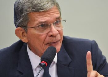 ‘É mais fácil encontrar culpado do que solução’, diz Silva e Luna sobre preço dos combustíveis