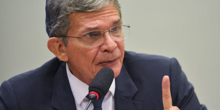 'É mais fácil encontrar culpado do que solução', diz Silva e Luna sobre preço dos combustíveis 45 ‘É mais fácil encontrar culpado do que solução’, diz Silva e Luna sobre preço dos combustíveis