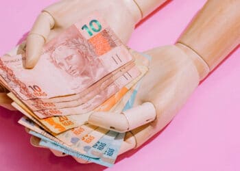 Inflação pode mudar voto de 3 em cada 10 eleitores, e da metade dos jovens