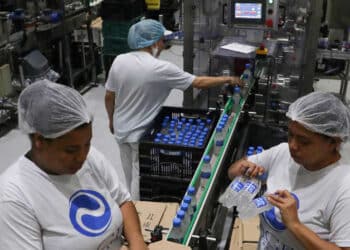 Indústria do Brasil perde força em março mas ainda termina 1º tri com ganhos