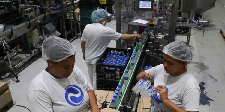 Indústria do Brasil perde força em março mas ainda termina 1º tri com ganhos