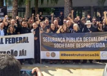 Delegados da PF aprovam paralisações e entrega de cargos e pedem renúncia de ministro por reajuste