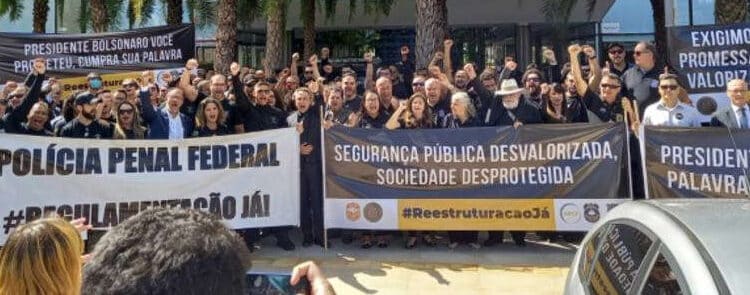 Delegados da PF aprovam paralisações e entrega de cargos e pedem renúncia de ministro por reajuste