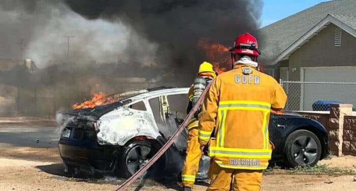 Tesla vem pegando fogo e ocorrências invadem redes sociais