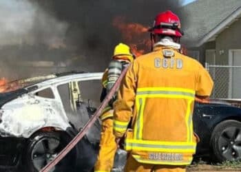 Tesla vem pegando fogo e ocorrências invadem redes sociais