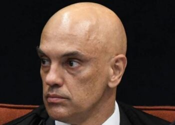 Moraes dá 15 dias para PF fazer relatório sobre suposta ação de Bolsonaro