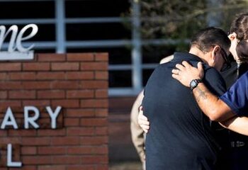 Vítimas de massacre em escola no Texas foram mortas em uma única sala de aula