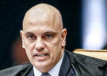 Moraes une investigações sobre milícia digital e ataques de Bolsonaro ao sistema eleitoral