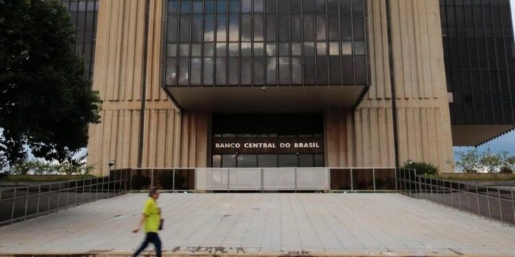 Servidores do Banco Central decidem continuar greve por tempo indeterminado