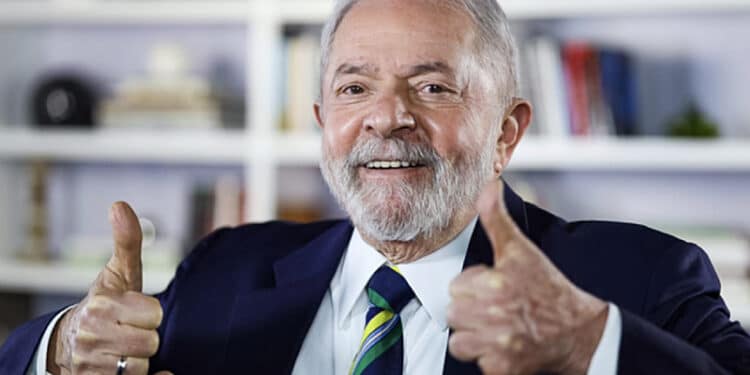 Campanha de Lula tenta deixar polêmicas e mirar centro, dizem membros da equipe