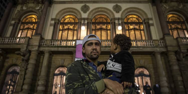 Vizinhos fazem abaixo-assinado contra casas para moradores de rua no centro de SP 45 Vizinhos fazem abaixo-assinado contra casas para moradores de rua no centro de SP