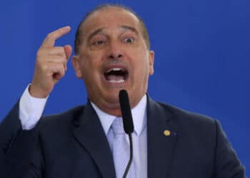 Onyx critica sistema eleitoral, nega golpismo de Bolsonaro e defende privatização da Petrobras