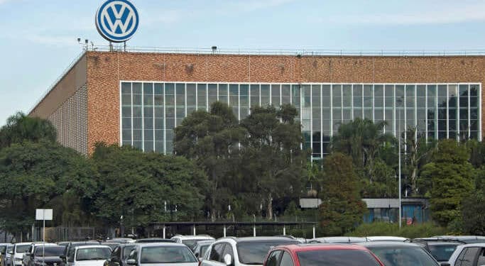 Trabalhadores denunciam abusos em fazenda da Volkswagen durante ditadura