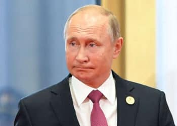 Segurança de Putin guarda fezes do presidente durante viagens para impedir espionagem