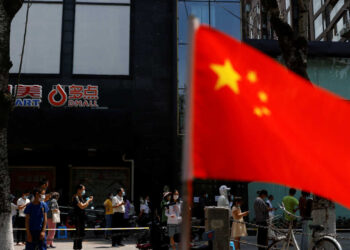 Wall Street passa aperto na China com aviso sobre salários altos