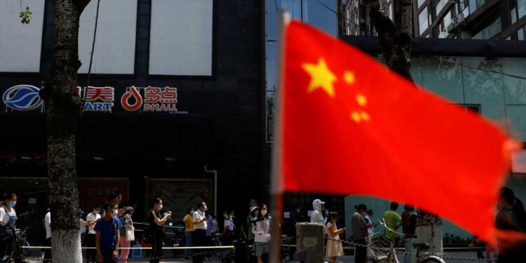 Wall Street passa aperto na China com aviso sobre salários altos