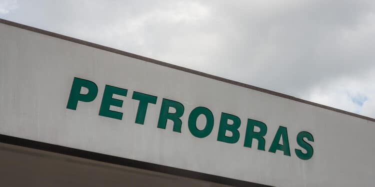 Petrobras reajusta preço da gasolina em 5,2% e do diesel em 14,3%