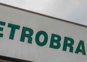 Petrobras reajusta preço da gasolina em 5,2% e do diesel em 14,3%
