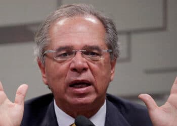 Comércio pede atuação de Guedes em operação-padrão da Receita