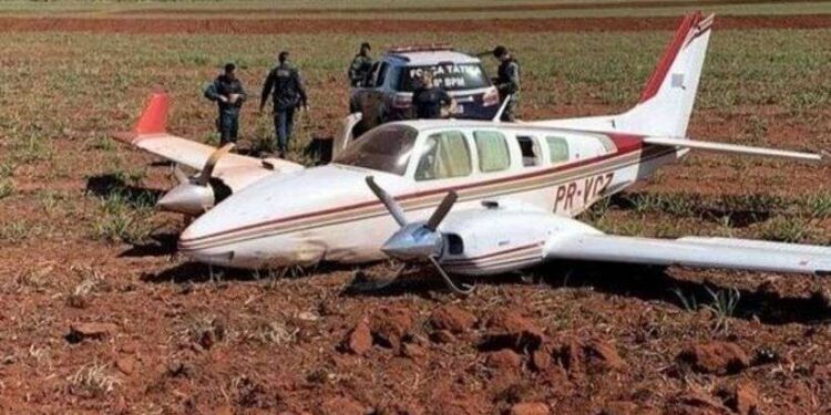 FAB intercepta aeronave com 500 kg de cocaína em Mato Grosso do Sul