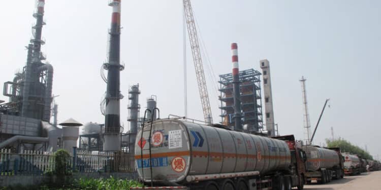 China mantém importações recordes de petróleo da Rússia em junho e reduz compra saudita