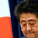 Veja o momento em que Shinzo Abe é atingido por tiros durante comício