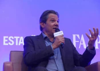 Em recado a Michelle Bolsonaro, Haddad critica ‘opor uma religião a outra’