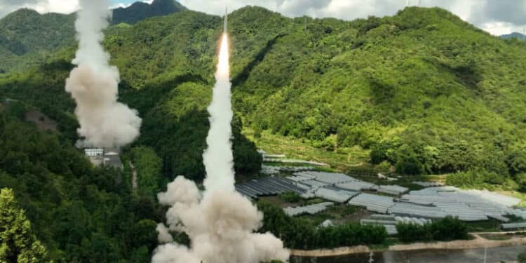 China dispara mísseis no maior exercício militar contra Taiwan