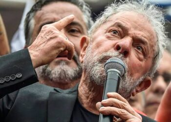 Lula faz ato na USP e critica lei eleitoral; França é vaiado