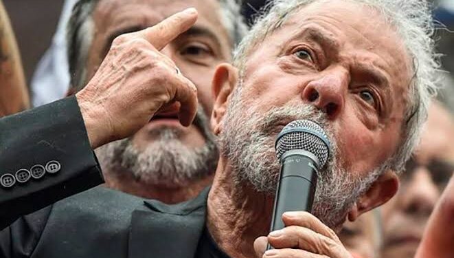 Lula faz ato na USP e critica lei eleitoral; França é vaiado