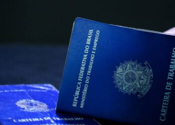 Brasil cria 218,9 mil empregos com carteira em julho