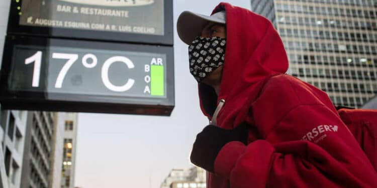Nova frente fria derruba temperaturas em São Paulo e deve trazer neve para o Sul do Brasil