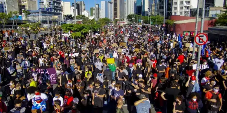 Para contrapor atos pró-democracia, governo faz ofensiva na área econômica