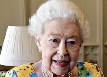 Rainha Elizabeth II, a monarca britânica mais longeva da história, morre aos 96 anos